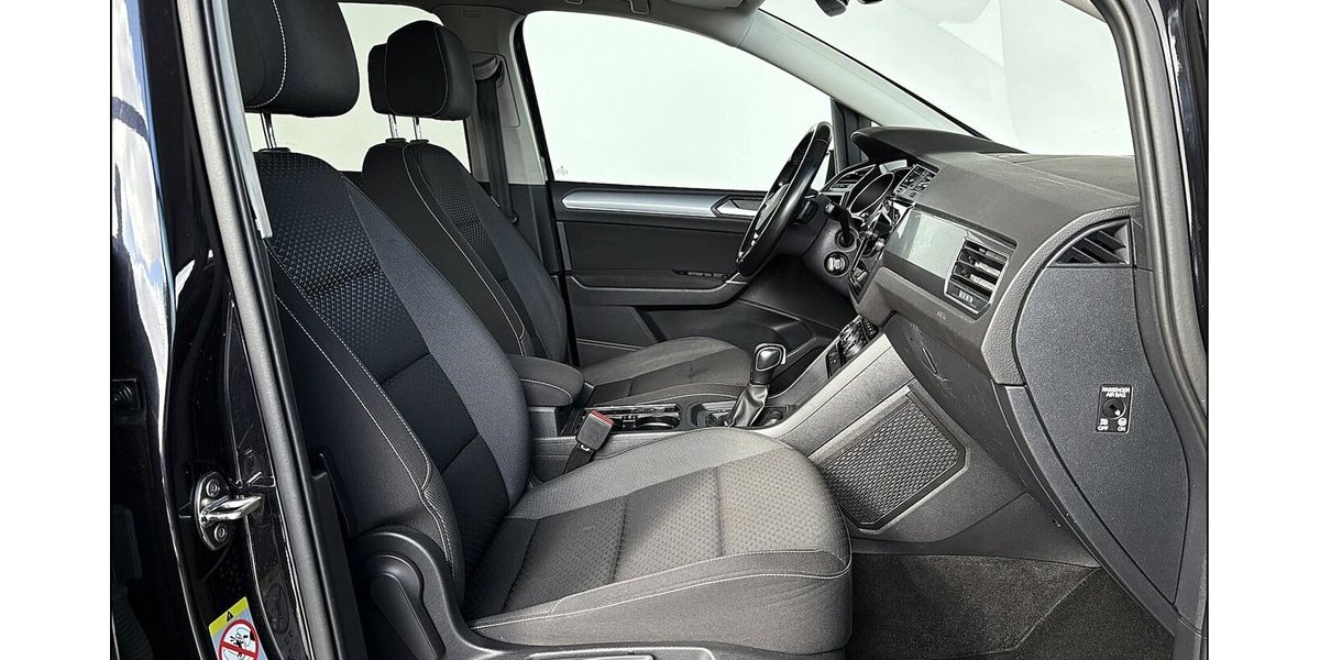 VW Touran 2.0 TDI DSG LED 7 Sitzer ACC Ass 125.000 km 23.390 &euro; Stade 21682