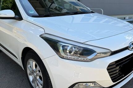 Hyundai i20 71.000 km 7.999 &euro; Höhenkirchen-Siegertsbrunn 85635