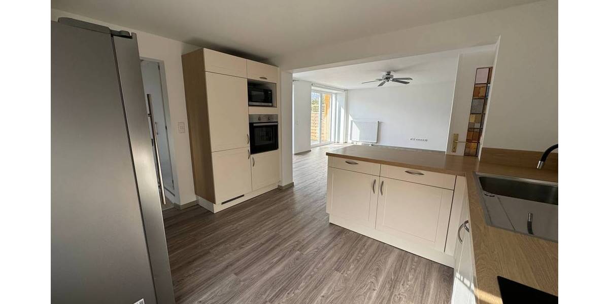 Sanierte 5 Zimmerwohnung in einer Doppelhaushälfte 5 zimmer