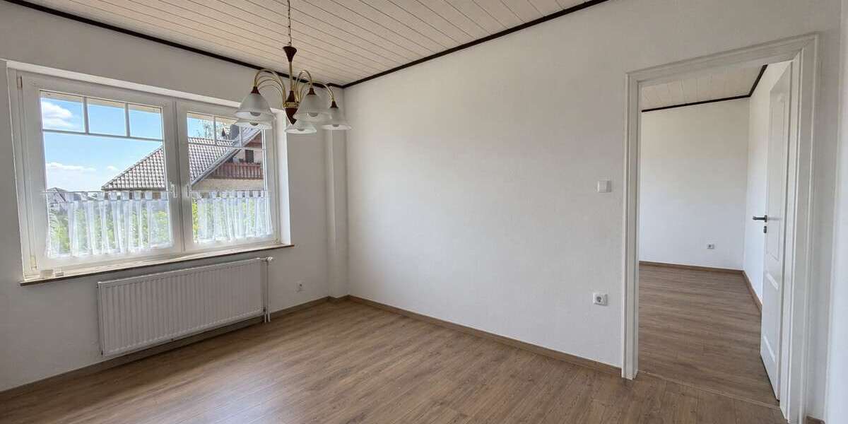 Großzügiges Zweifamilienhaus mit Einliegerwohnung und neuer Heizung - Mehrfamilienhaus, Wohnhaus Hüllhorst | Angebot:27254380