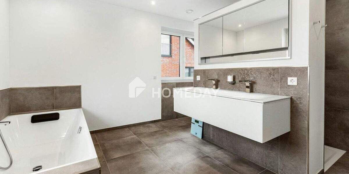 Wohnen mit Zukunft: Neuwertiges KfW-55-Haus mit Garten und moderner Ausstattung 7 zimmer