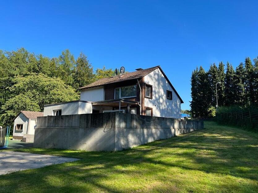 Einfamilienhaus mit Großem Grundstück zimmer