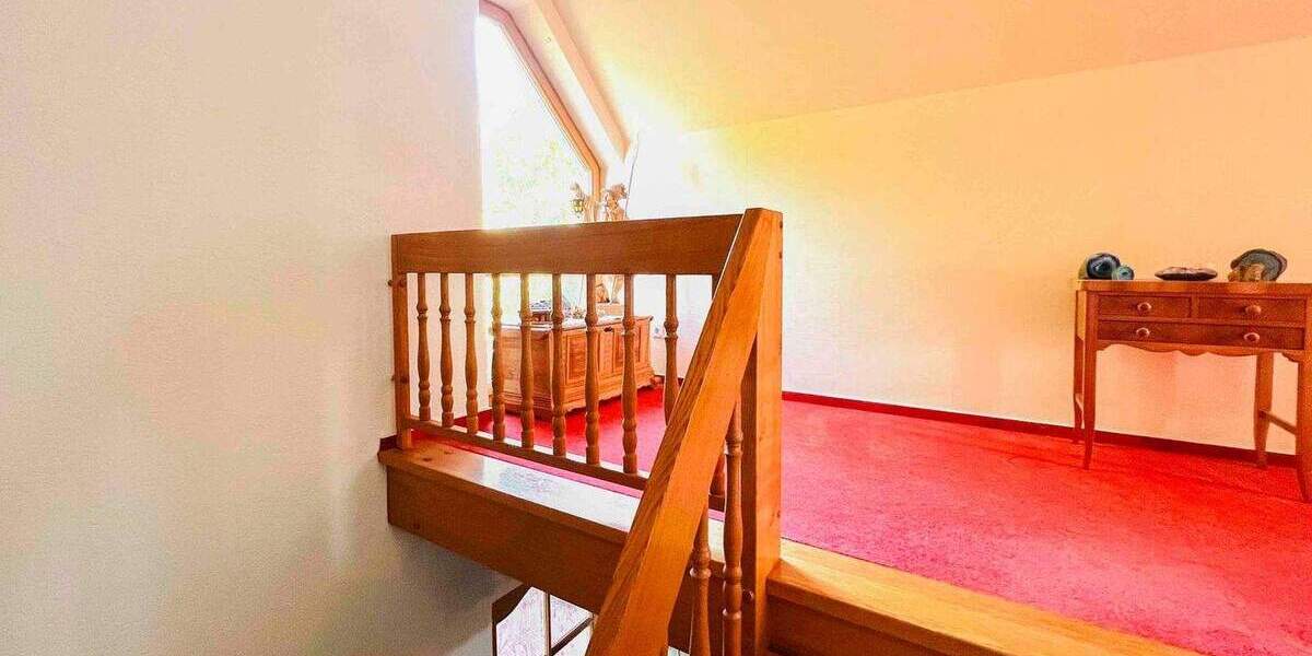 Ein-Zwei- Familienhaus mit großem Grundstück, Sehr Zentral und doch Privat in Luthe 7 zimmer