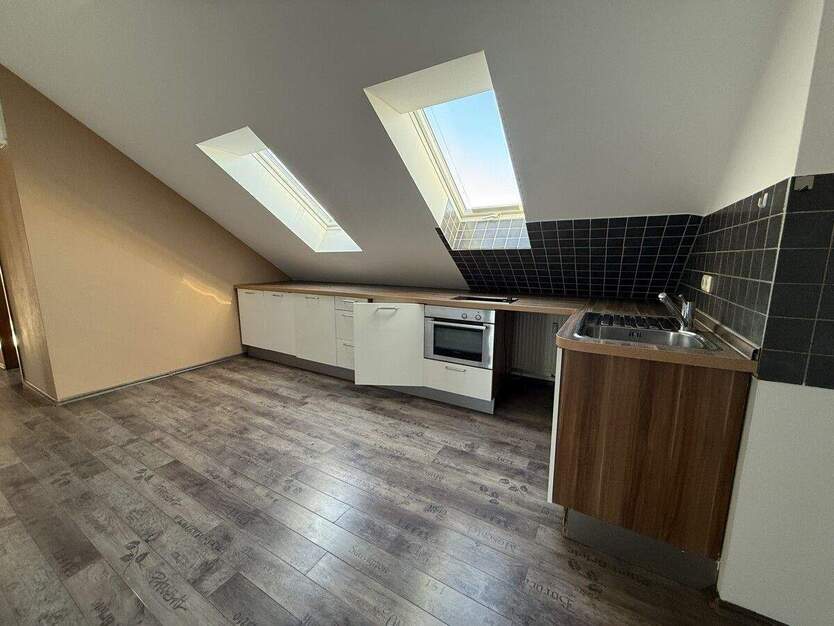 Wohnen und Arbeiten - Große Wohnung mit separatem Büro oder Gästeapartment in Nittendorf! 5 zimmer