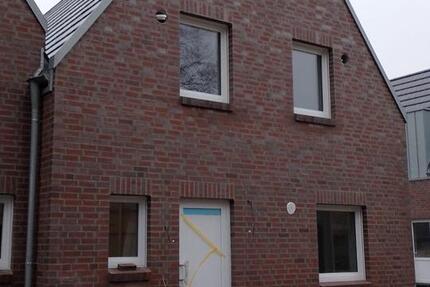 Anfrage Stopp !Hude - Neubau Erstbezug Sehr schönes Reihenhaus 4 zimmer