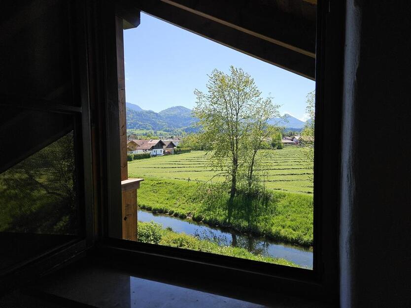 Charmante helle 3-Zi Dachgeschoßwohnung mit traumhaftem Bergblick am Chiemsee