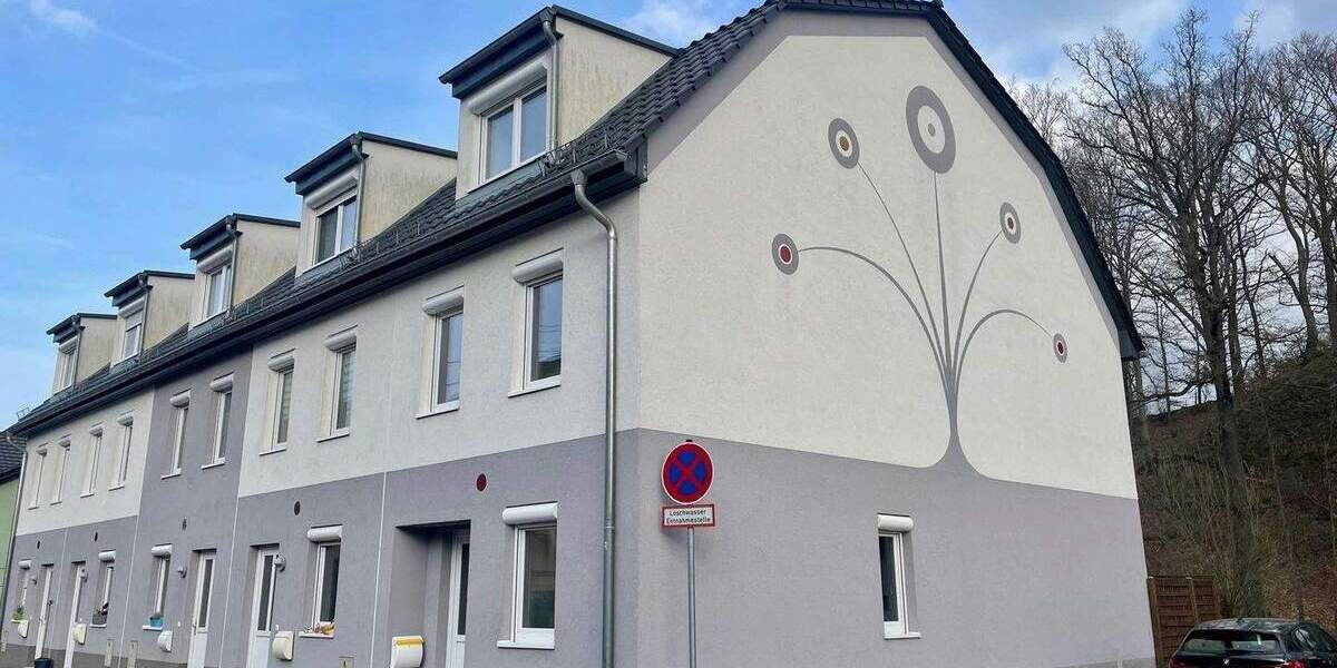 *sehr schönes und modernes Reihenmittelhaus in ruhiger Lage im Ortskern von Liegau-Augustusbad* 4 zimmer