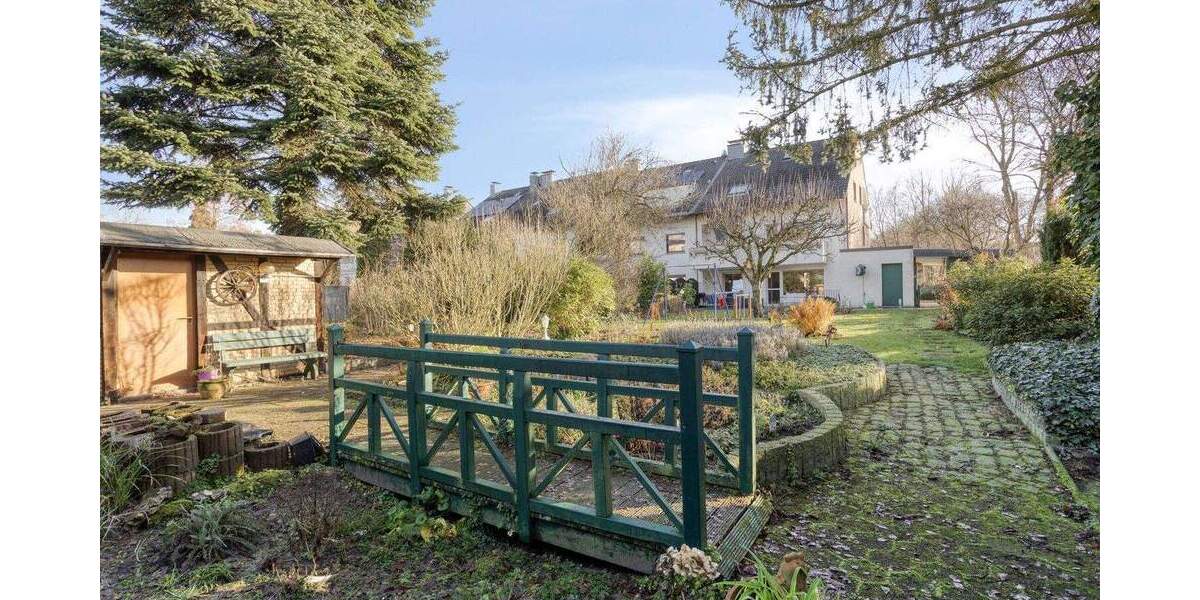 Großzügiges Zweifamilienhaus für entspanntes Mehrgenerationenwohnen mit Garten 8 zimmer