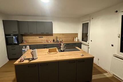 Großzügiges Haus mit Dachterasse zu vermieten. Kaltmiete 1.450