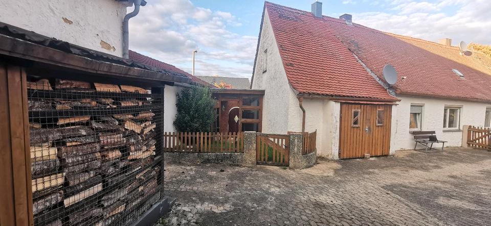 Doppelhaushälfte Treuchtlingen - 11 Zimmer, 184 m&sup2;, 195.000&euro; | Angebot:26820213