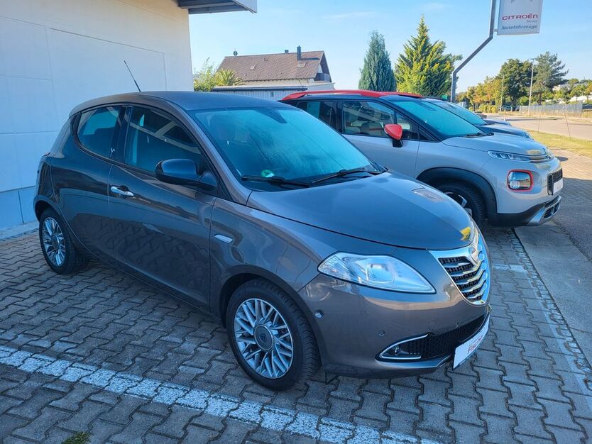 Lancia Ypsilon 135.850 km 4.600 € Abensberg 93326