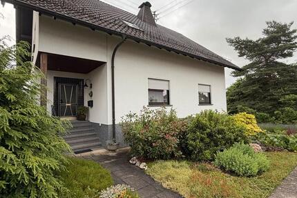 Haus Weiskirchen - 7 Zimmer, 181 m&sup2;, 279.000&euro; | Angebot:27150750