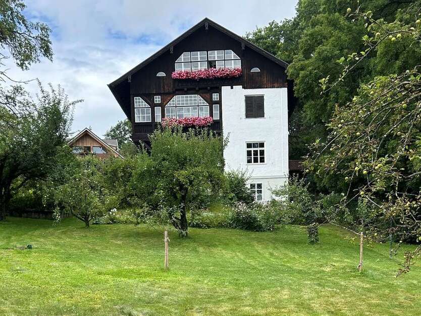 Haus zum Kaufen in Schondorf am Ammersee 1.700.000 € 204 m²