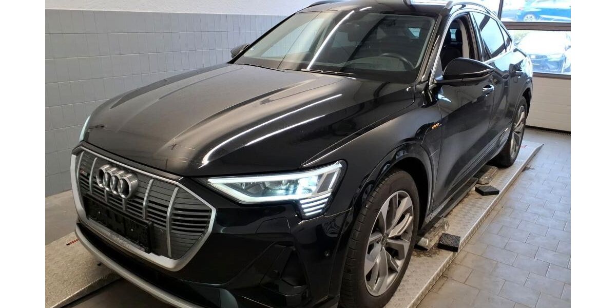 Audi e-tron 44.477 km 38.590 &euro; Helmstedt 38350