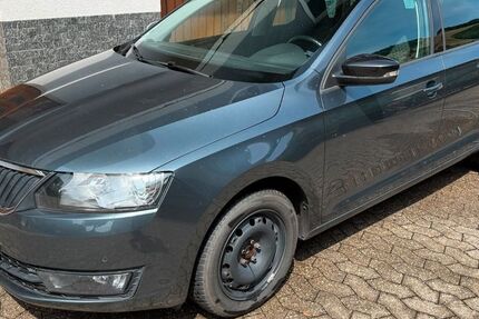 Skoda Rapid 142.000 km 8.700 &euro; Oberharmersbach 77784
