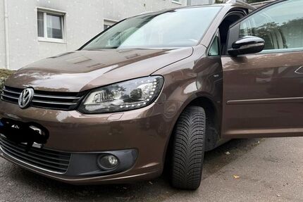 VW Touran 218.000 km 8.800 € Offenbach am Main 63071