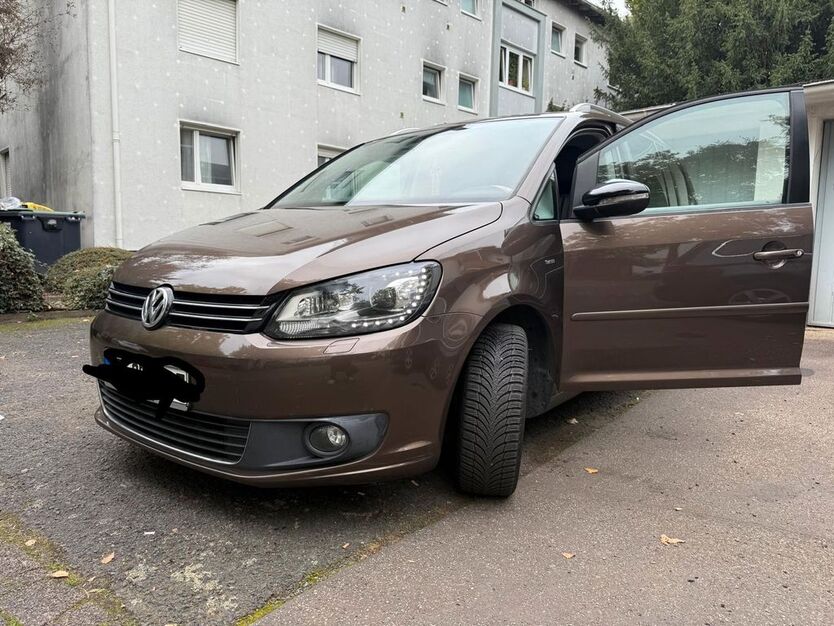 VW Touran 218.000 km 8.800 € Offenbach am Main 63071