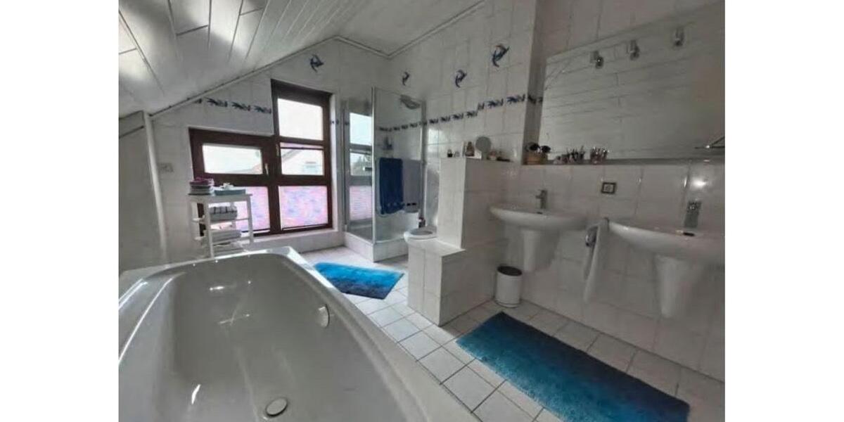 2,5-Zimmer Wohnung mit privater Dachterrasse in Zweifamilienhaus 2.5 zimmer