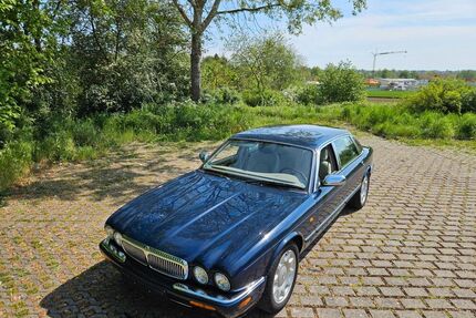 Jaguar XJ8