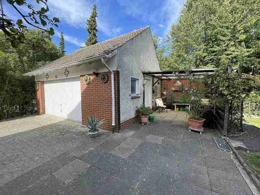 Dreizimmerwohnung mit ausgebautem Dachgeschoss und Garten 5 zimmer