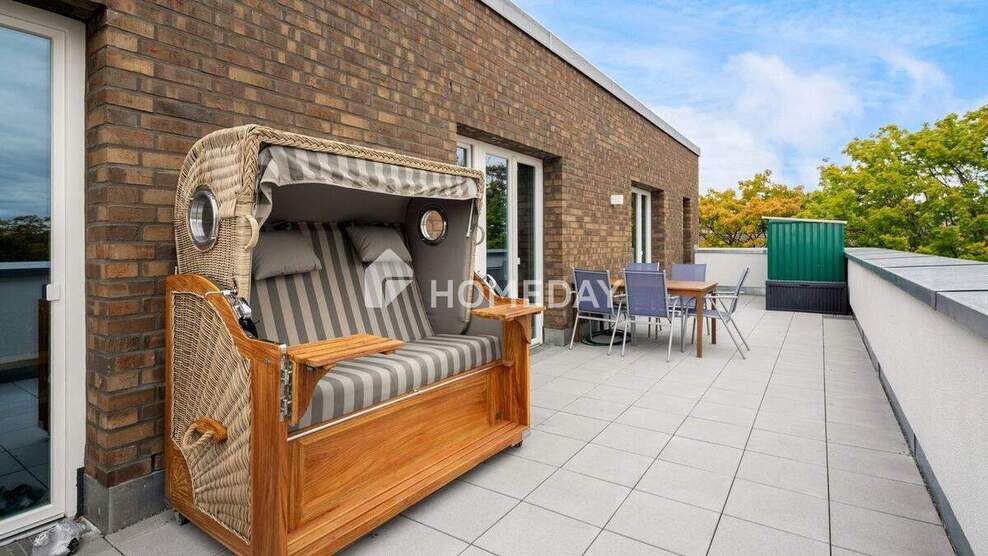 Über den Dächern: Exklusive Dachgeschosswohnung mit großer Sonnenterrasse - im Herzen von Schleswig 3 zimmer