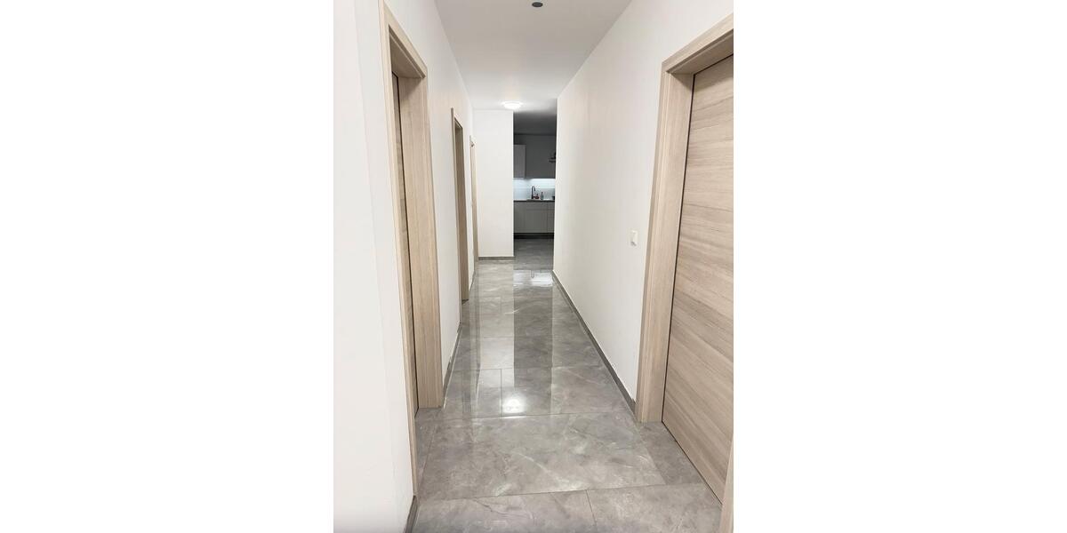 Dachgeschoßwohnung Sassenburg - 4 Zimmer, 125 m&sup2;, 990&euro; | Angebot:25908330