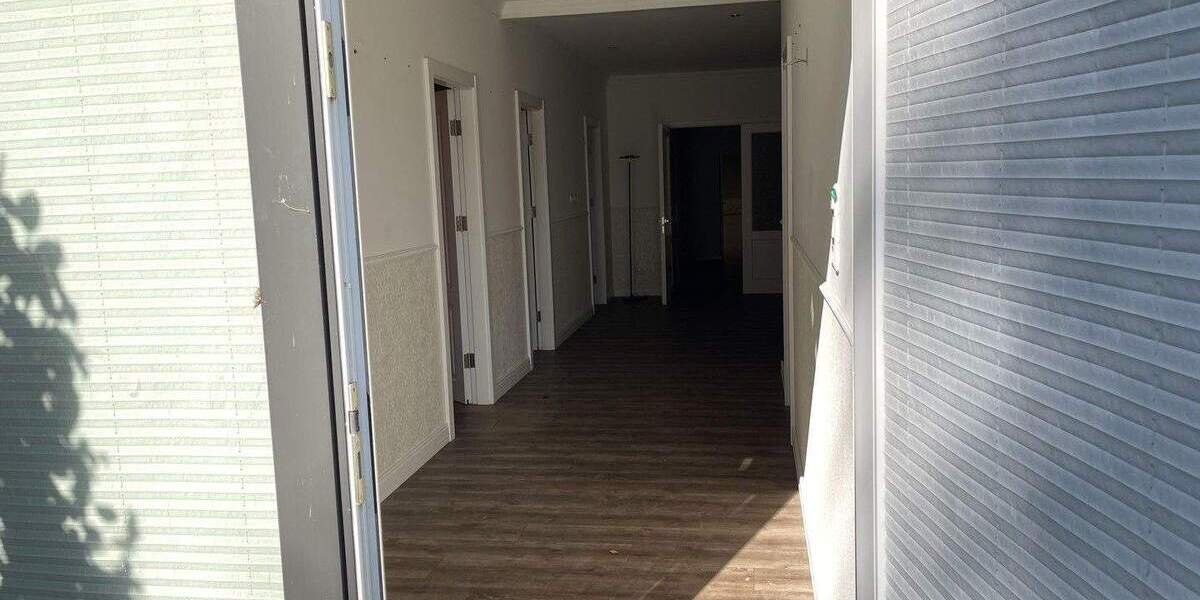 Hochwertige Lager-Produktionshalle, mit modernem und großem Betriebsleiterwohnhaus (provisionsfrei) zimmer