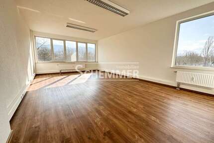 Büro in Freiburg im Breisgau 4.390 € 402.8 m²