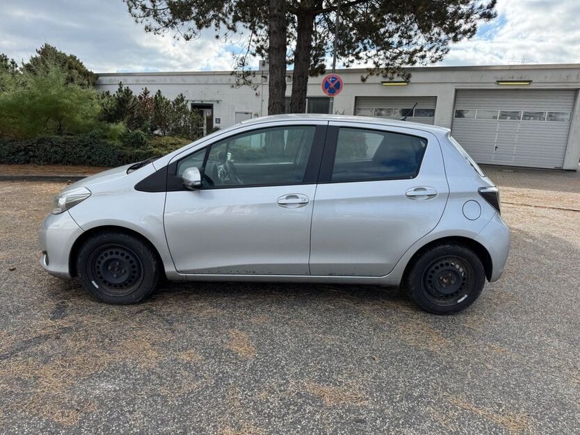 Toyota Yaris 95.557 km 4.490 € Barsbüttel 22885