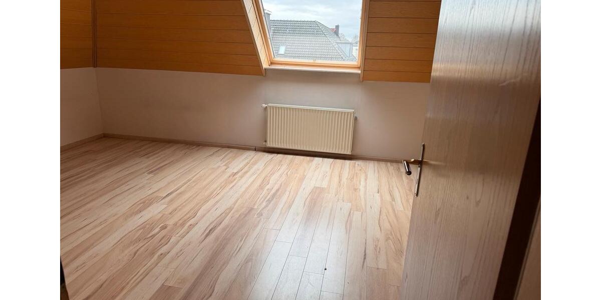 Etagenwohnung Salzkotten - 4 Zimmer, 120 m&sup2;, 1.350&euro; | Angebot:25146702