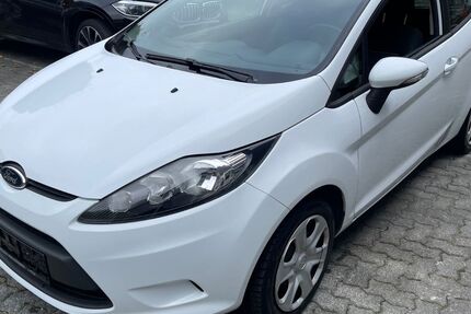 Ford Fiesta 192.000 km 2.999 € Freudenberg 57258