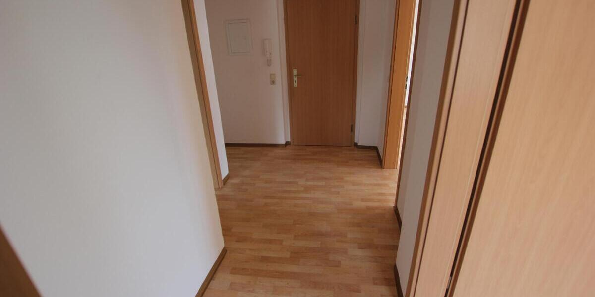 2 Raum DG-Wohnung mit Balkon und Blick ins Grüne. Bad mit Wanne! In Weida! - Dachgeschoßwohnung Weida Liebsdorf | Angebot:26347862