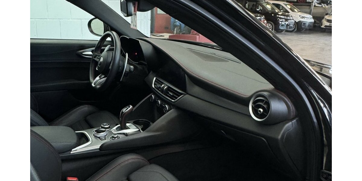Alfa Romeo Giulia 2.0 Competizione Q4 Turbo CarPlay Kamera 9.970 km 39.920 &euro; Lich 35423