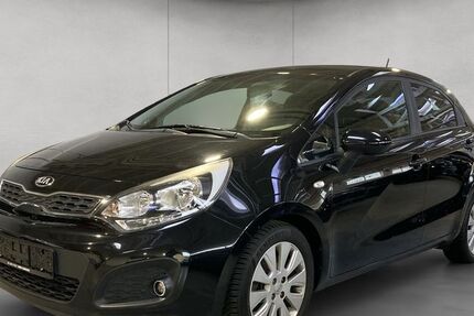 Kia Rio 95.001 km 5.950 &euro; Düsseldorf 40549
