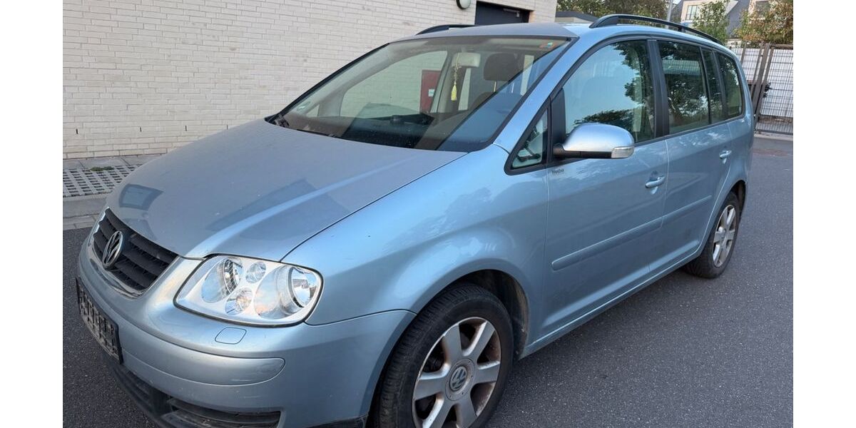 VW Touran 89.839 km 3.950 &euro; Köln 51105