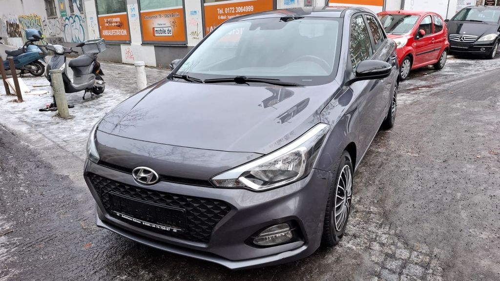 Hyundai i20 48.500 km 9.990 &euro; Berlin 10829