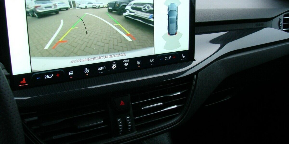 Ford Focus 1.5L TDCi ST-Line X ACC LED AHK HUD Bliss 12.043 km 24.980 &euro; Falkensee 14612