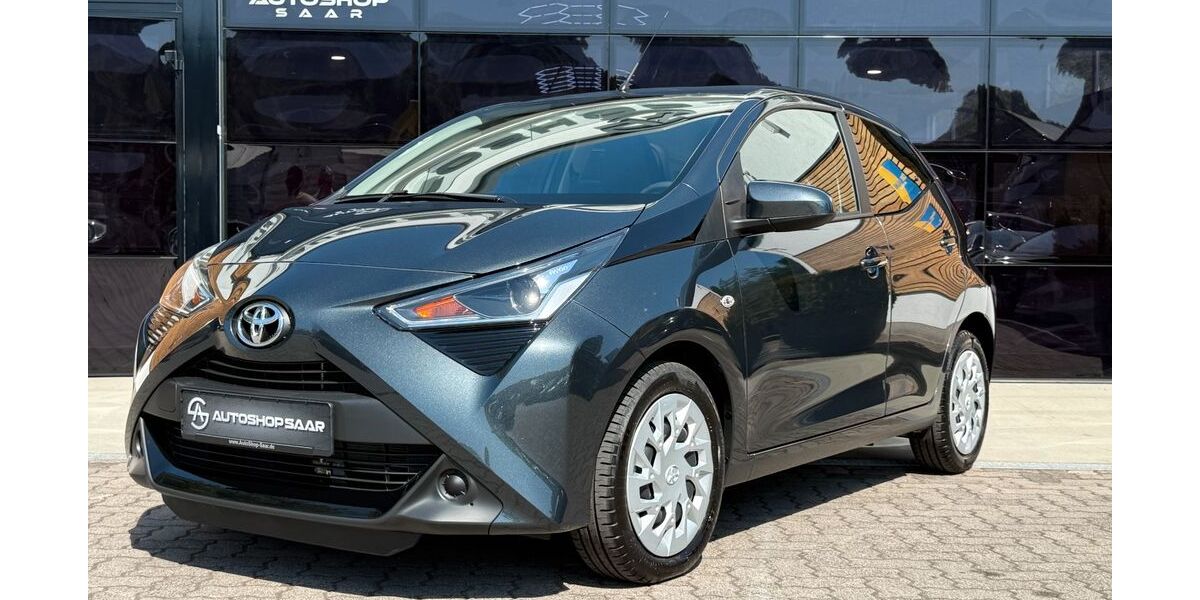 Toyota Aygo (X) 6.500 km 11.400 &euro; Saarbrücken 66117
