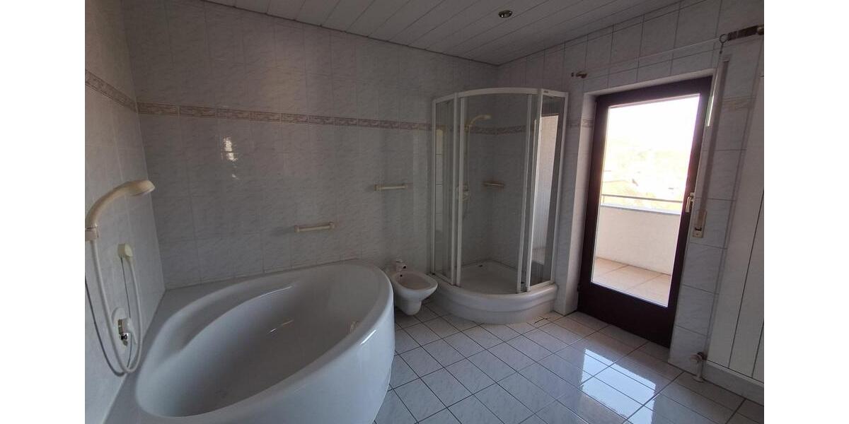 Dachgeschoßwohnung Bad Mergentheim - 4 Zimmer, 140 m&sup2;, 398.000&euro; | Angebot:26757458
