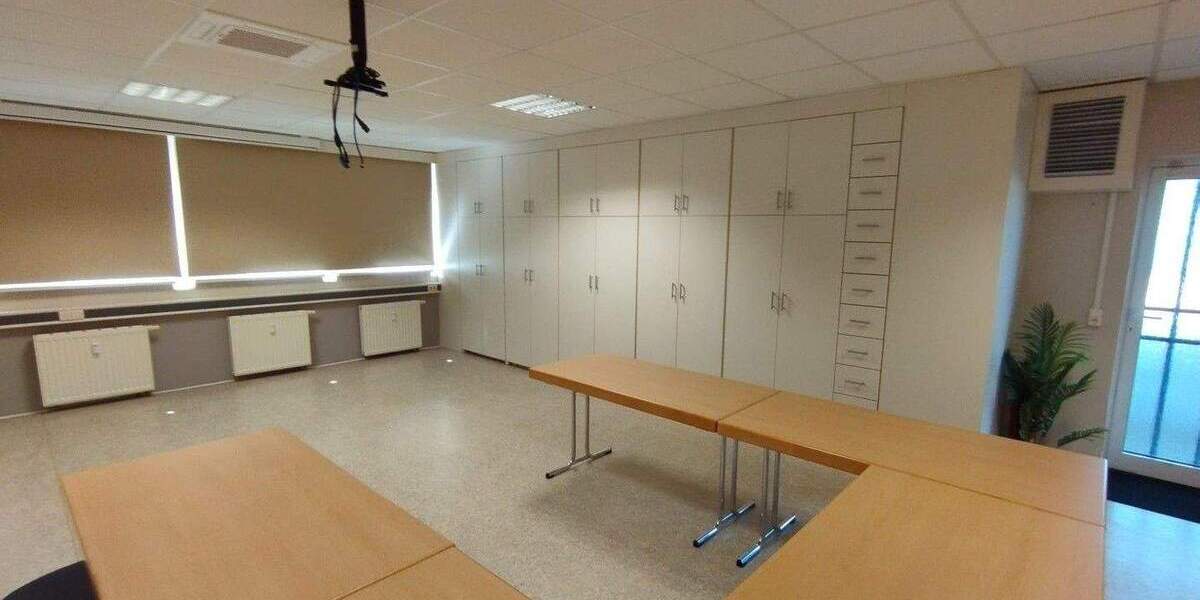 Provisionsfrei: Bürogebäude mit Ausbaupotenzial und genehmigter Hotelperspektive zimmer