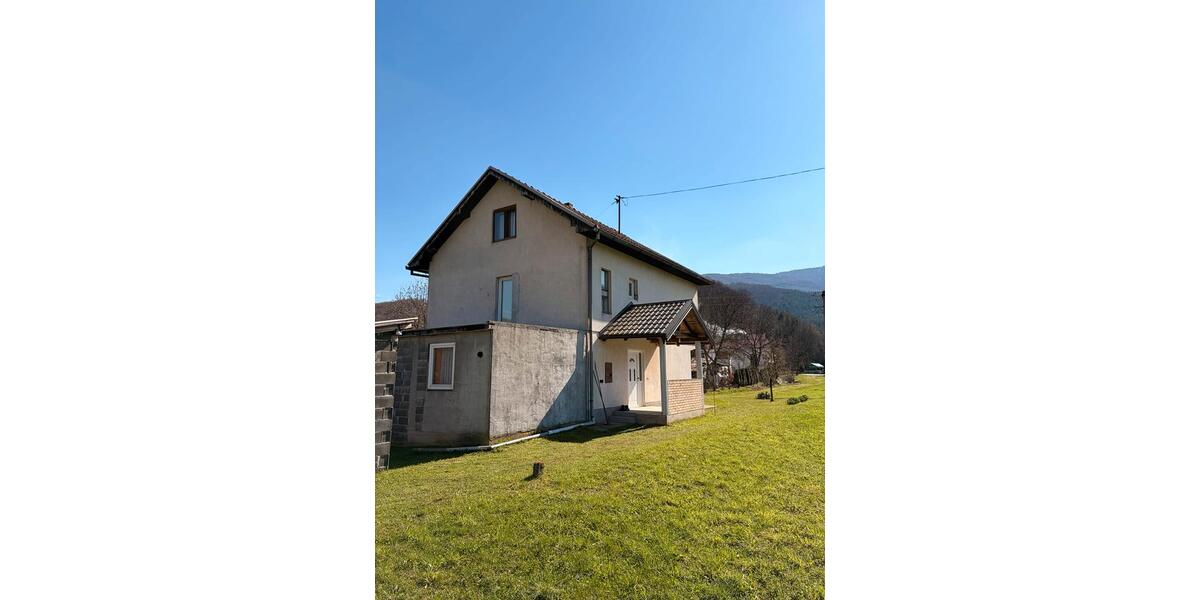 Etagenwohnung Bonndorf im Schwarzwald - 4 Zimmer, 150 m&sup2;, 250&euro; | Angebot:26136009