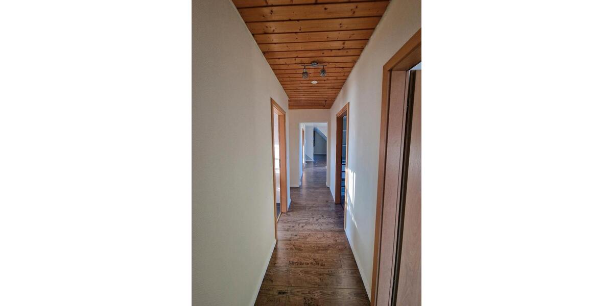 Dachgeschoßwohnung Straubenhardt - 4 Zimmer, 93 m&sup2;, 850&euro; | Angebot:25354030