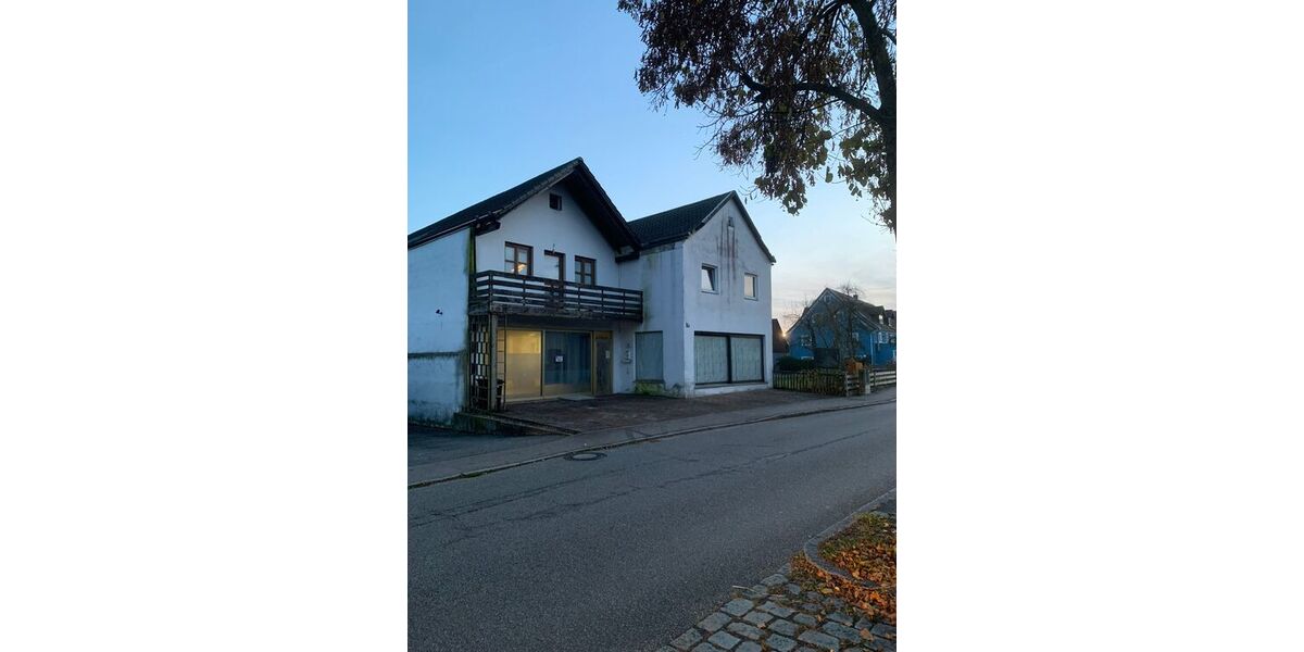 Zwei Einfamilienhäuser mit viel Platz im Zentrum von 84085 Langquaid - Einfamilienhaus Langquaid | Angebot:26624418