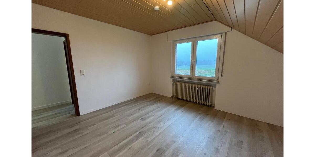 Dachgeschoßwohnung Porta Westfalica - 4 Zimmer, 85 m&sup2;, 690&euro; | Angebot:26621392