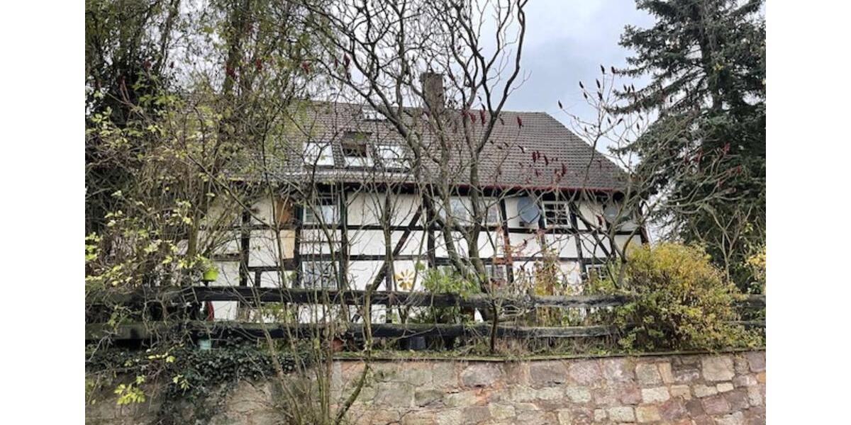 Einfamilienhaus Bad Arolsen - 6 Zimmer, 350 m&sup2;, 195.000&euro; | Angebot:24253552