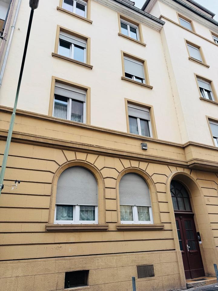 Renovierungsbedürftige 3-Zimmer-Wohnung in zentraler Lage zimmer