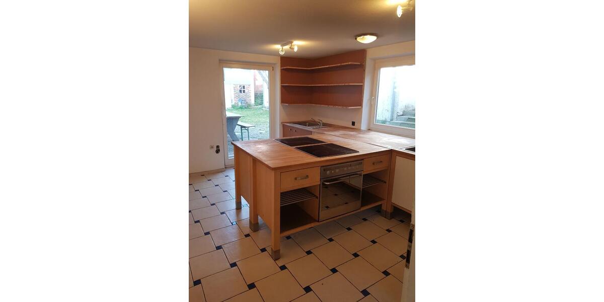 Einfamilienhaus Hüttisheim - 2 Zimmer, 220 m&sup2;, 1.700&euro; | Angebot:26606226