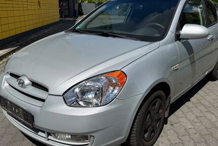Hyundai Accent 140.000 km 1.799 &euro; Berlin 13055