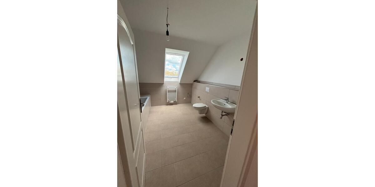 Dachgeschoßwohnung Aukrug - 2.5 Zimmer, 75 m&sup2;, 1.000&euro; | Angebot:25312911