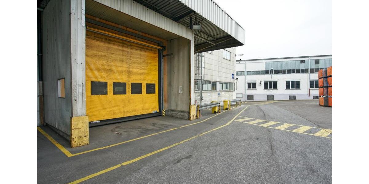 Autarke Lagerhalle mit Büroanteil und ebenerdigen Rolltor zimmer